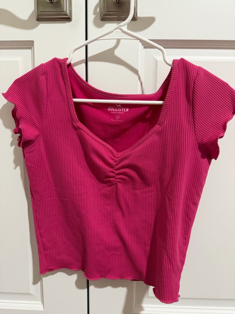 Hollister Ribbed Magenta V-Neck Crop Top with Flutter Sleeves